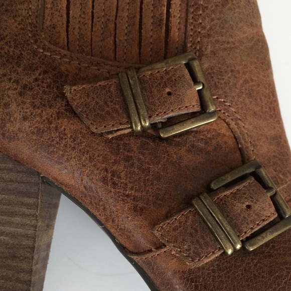 Clark’s Artisan distressed leather ankle boots - Picture 6 of 8